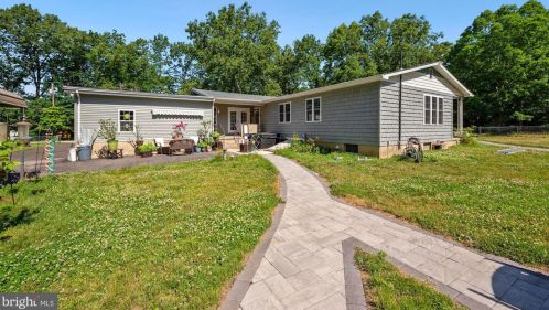 320 6th Ave, Waterford, NJ 08089-1147