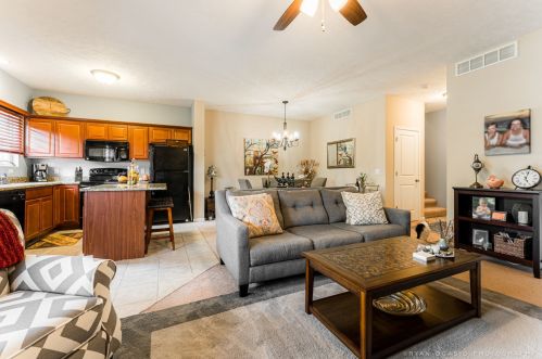 587 Stonegate Dr, Sycamore IL  60178-8907 exterior