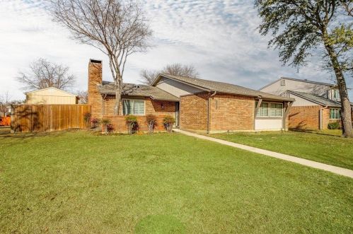 1713 Hartford Dr, Carrollton TX  75007-2618 exterior