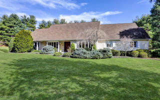 8 Pheasant Run, Holmdel Village, NJ 07733-1317