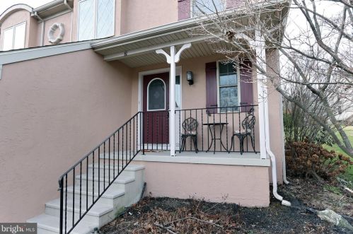 81 Talon Dr, Ephrata, PA 17522-8765
