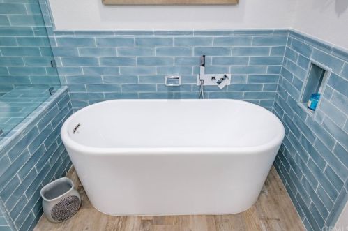 818 Calle Del Sol, Upland CA 91784-1875 exterior