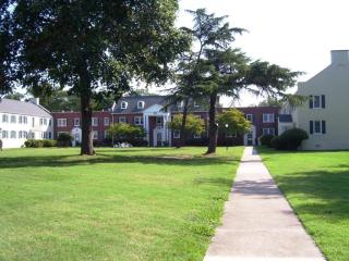 5504 Monroe Pl, Norfolk VA  23508-1526 exterior