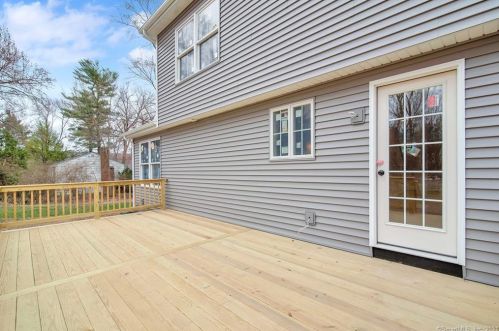 43 Hillside Dr, Ellington CT  06029-2417 exterior