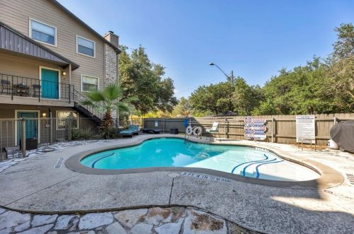 6700 Cooper Ln, Austin TX  78745-3100 exterior
