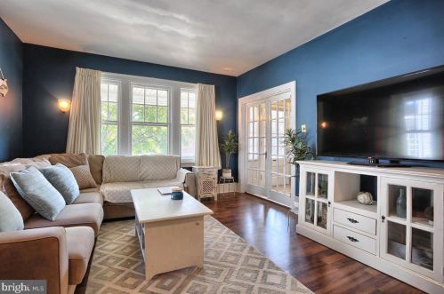 126 Cedar St, Carlisle PA  17013-2201 exterior