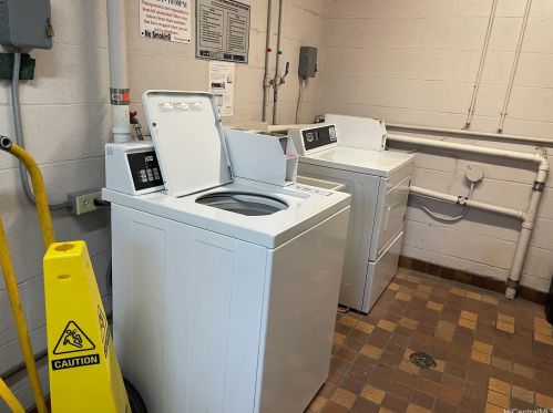 1867 Kaioo Dr, Honolulu HI 96815-1069 exterior