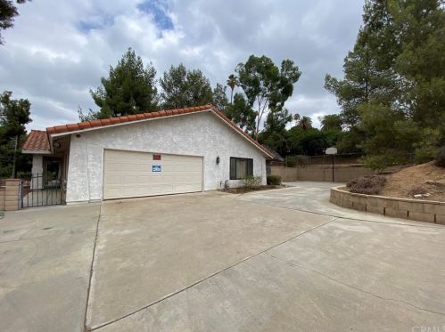 5960 Hawarden Dr, Riverside, CA 92506-4518