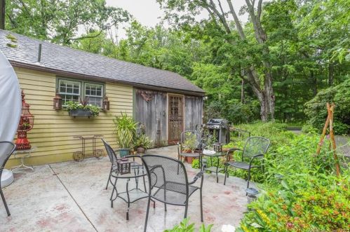 81 Green Hill Rd, Deep River, CT 06419-2434