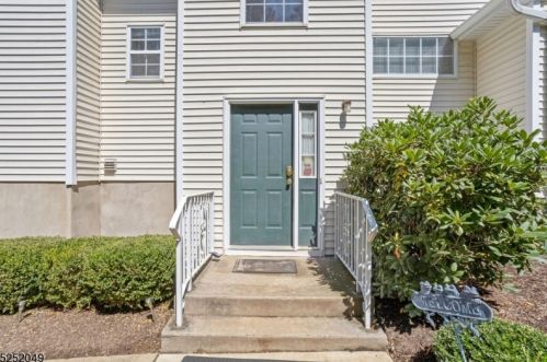 23 Grant Way, Princeton NJ  08540-1667 exterior