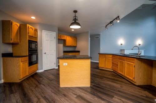 630 Merganser Dr, Hobart IN 46342-9487 exterior