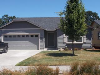 87857 8th St, Veneta, OR 97487-9787
