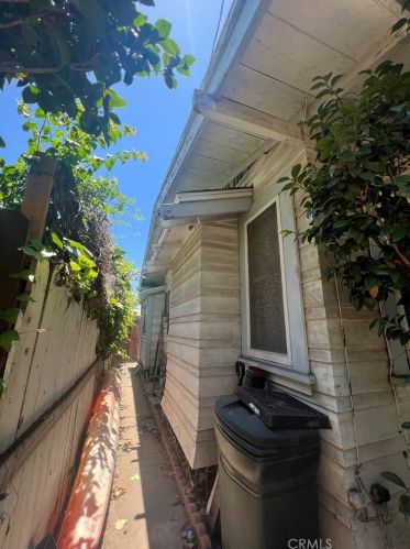 320 Maple Ave, Orange, CA 92866-1518