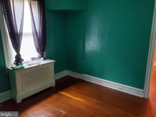 5647 10th St, Philadelphia PA 19141-3601 exterior