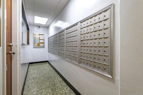 1560 Kanunu St, Honolulu HI  96814-3244 exterior