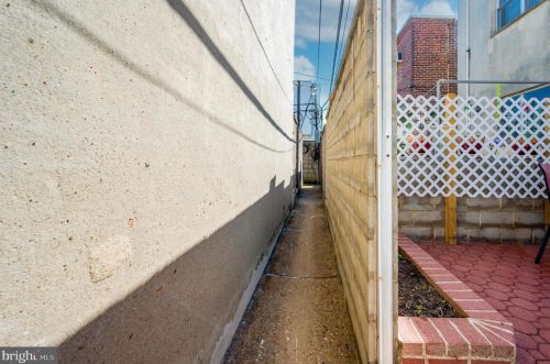 2217 13th St, Philadelphia PA  19133-1010 exterior