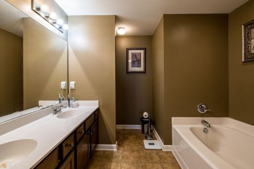 420 Fernbay Dr, Atlanta GA  30331-8956 exterior