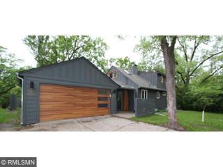 11215 Oak Ridge Ln, Hopkins, MN 55305-2582