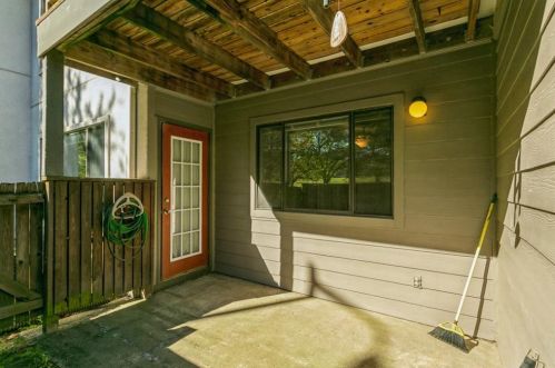 33 Finch Trl, Atlanta GA  30308-2418 exterior