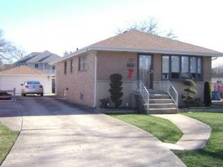 109 Roberta Ave, Melrose Park, IL 60164-2249