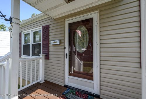 30 Baldwin Ave, Middletown, NJ 07748-5206