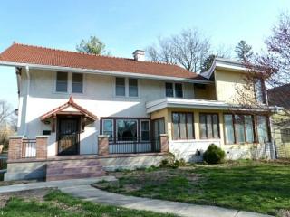 140 9th St, Lincoln, IL 62656-1502