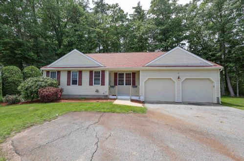 15 Stockton Dr, Nashua, NH 03063-2824