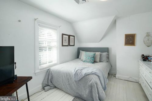 220 Washington Ave, Tavistock NJ 08033-3323 exterior