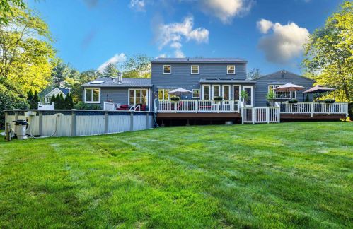 9 Forest St, Londonderry, NH 03053-3720