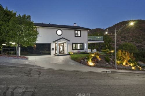 2434 Delisle Ct, Glendale CA  91208-2210 exterior