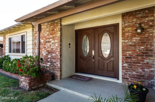 2237 Jonesboro Ave, Simi Valley, CA 93063-3825