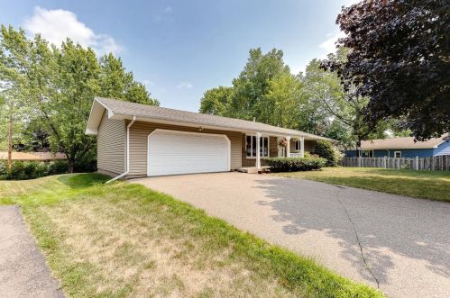 517 Fairfield Dr, Saint Paul MN  55112-6510 exterior