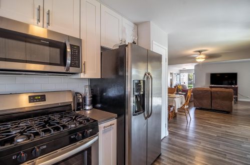 6875 Crest Ave, Riverside CA  92503-1162 exterior