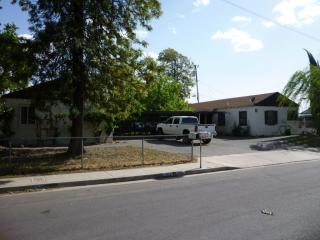 1569 Harvey Ave, Fresno, CA 93728-2717