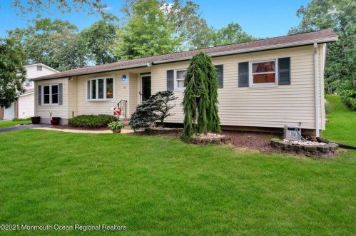 59 Pennsylvania Ave, Jackson Twp, NJ 08527-1525