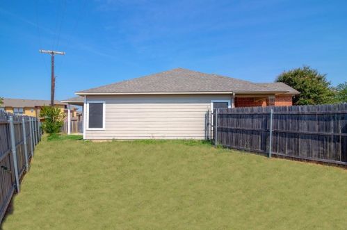 9352 Cynthia Ct, Fort Worth TX  76140-5170 exterior