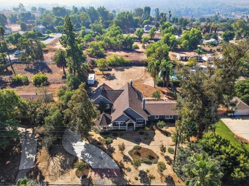 1236 Bradley St, Riverside CA 92506-5408 exterior