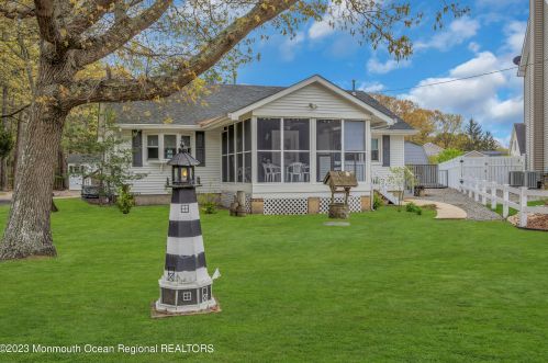 8 Ivy Ct, Berkeley Township, NJ 08721-1025