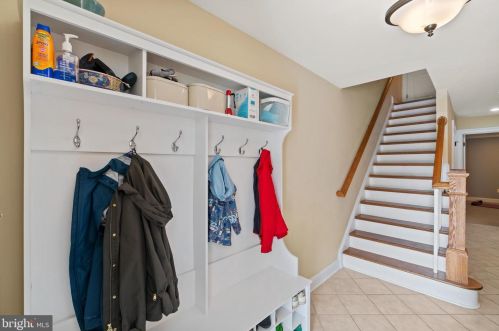 8916 Ct Way, Silver Spring MD 20910-2276 exterior