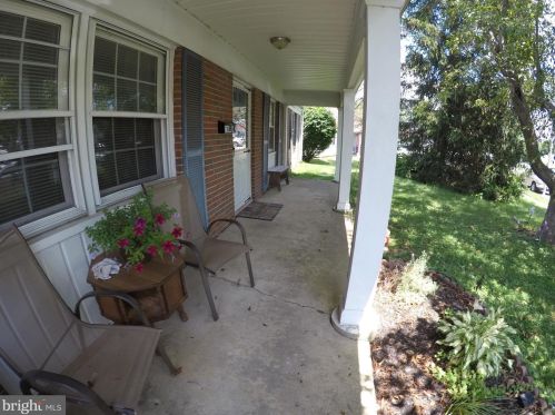 28 Garrison Cir, Willingboro, NJ 08046-3304