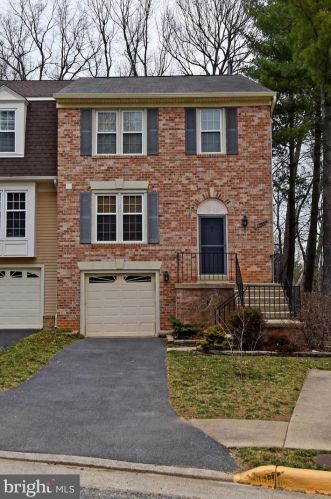7833 Painted Daisy Dr, Springfield VA  22152-3850 exterior