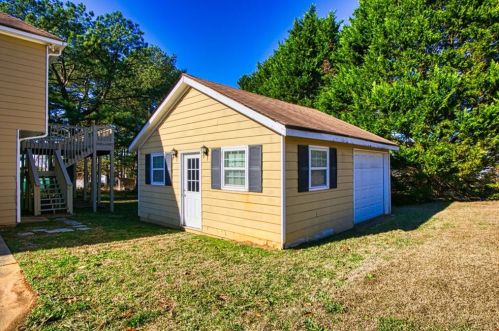 4072 Peachtree Farms Rd, Rex GA  30273-1380 exterior