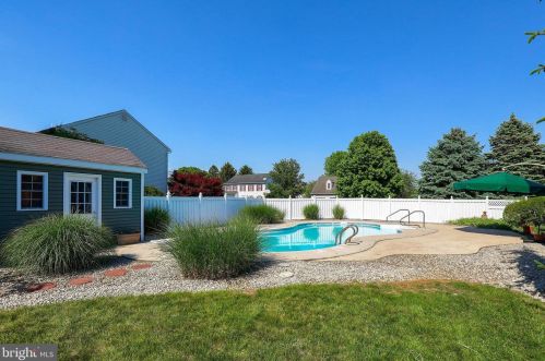 1809 Krystle Dr, Lancaster PA  17602-4143 exterior