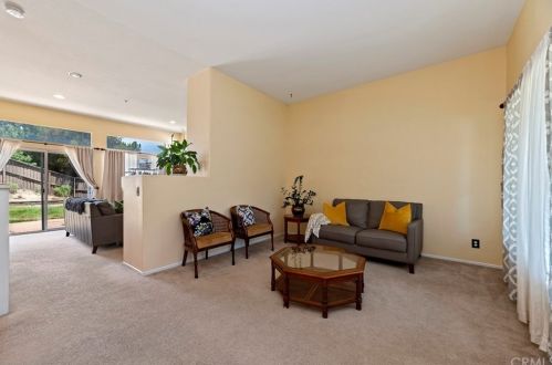 1388 Sutherland Dr, Riverside, CA 92507-8418