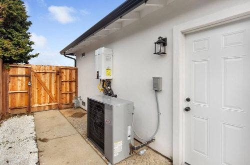 740 La Paloma Way, Gilroy CA  95020-4107 exterior