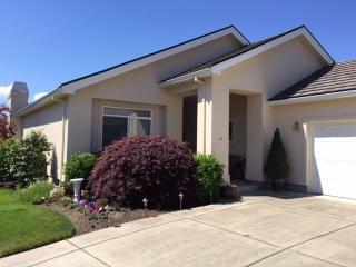 732 Cherrywood Dr, Medford, OR 97504-4338