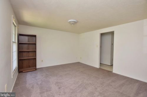 5914 Carters Oak Ct, Springfield VA  22015-2421 exterior