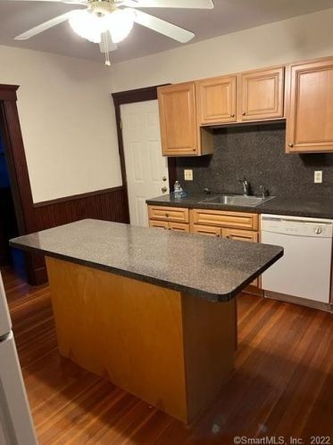 47 10th St, Derby CT  06418-1241 exterior