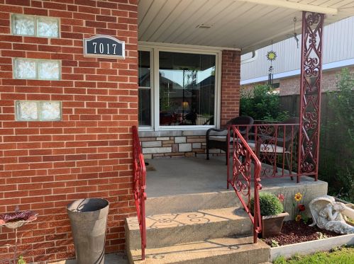 7017 Main St, Niles IL  60714-2238 exterior