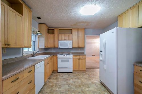 1749 Poplar St, Conyers, GA 30013-1656